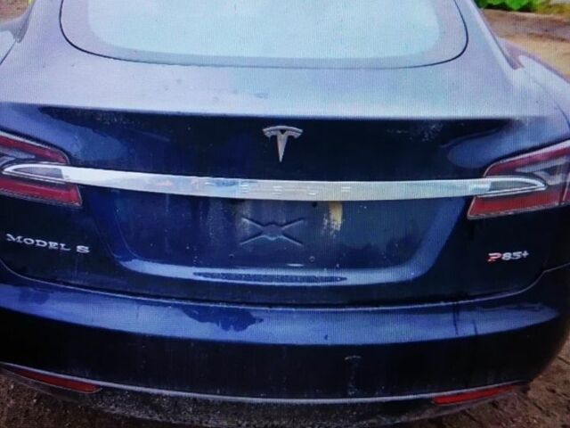 Синий Тесла Модель С, объемом двигателя 0 л и пробегом 500 тыс. км за 10000 $, фото 2 на Automoto.ua