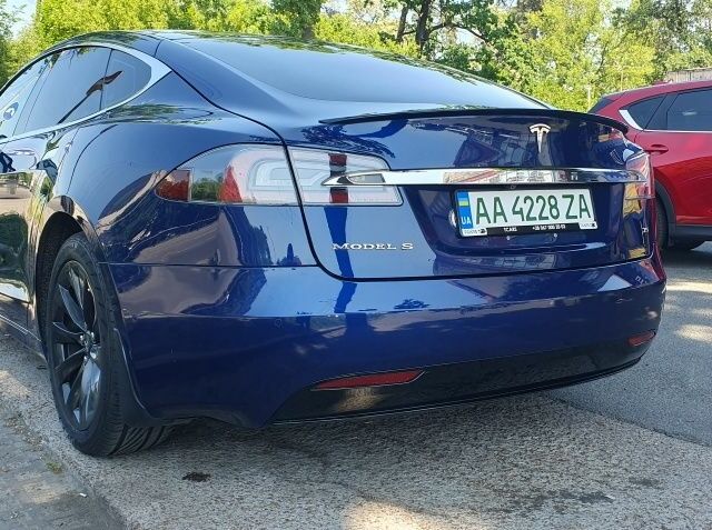 Синий Тесла Модель С, объемом двигателя 0 л и пробегом 160 тыс. км за 15000 $, фото 2 на Automoto.ua