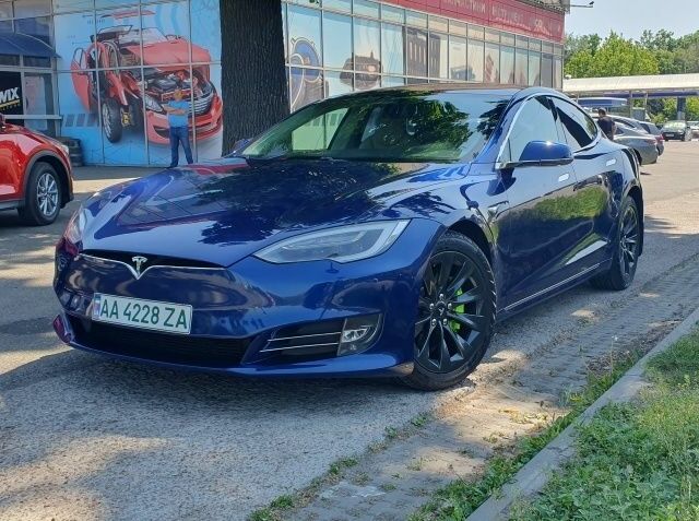 Синий Тесла Модель С, объемом двигателя 0 л и пробегом 160 тыс. км за 15000 $, фото 5 на Automoto.ua