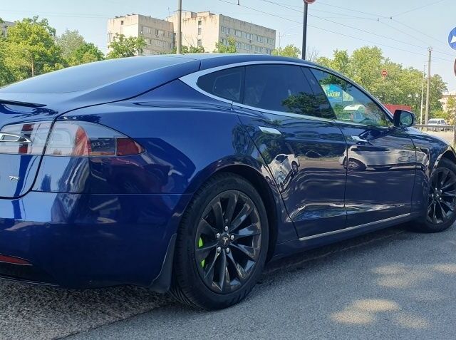 Синий Тесла Модель С, объемом двигателя 0 л и пробегом 160 тыс. км за 15000 $, фото 3 на Automoto.ua