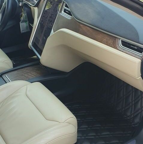 Синий Тесла Модель С, объемом двигателя 0 л и пробегом 160 тыс. км за 15000 $, фото 10 на Automoto.ua