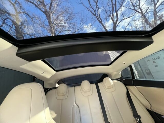 Синий Тесла Модель С, объемом двигателя 0 л и пробегом 178 тыс. км за 10500 $, фото 5 на Automoto.ua