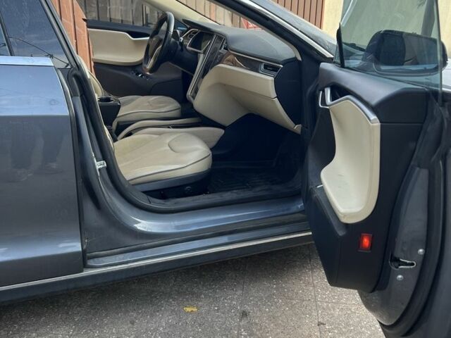 Синий Тесла Модель С, объемом двигателя 0 л и пробегом 207 тыс. км за 11500 $, фото 2 на Automoto.ua