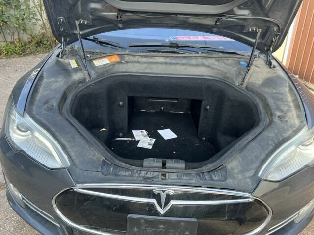 Синий Тесла Модель С, объемом двигателя 0 л и пробегом 207 тыс. км за 11500 $, фото 4 на Automoto.ua