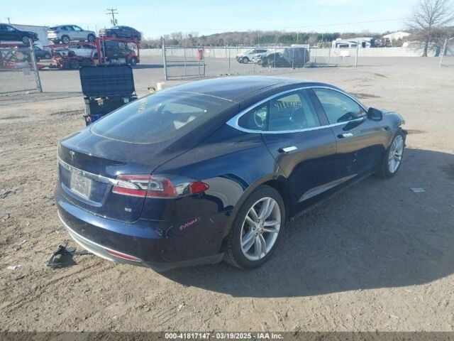 Синий Тесла Модель С, объемом двигателя 0 л и пробегом 122 тыс. км за 8300 $, фото 3 на Automoto.ua