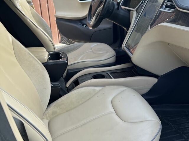 Синий Тесла Модель С, объемом двигателя 0 л и пробегом 207 тыс. км за 11500 $, фото 3 на Automoto.ua