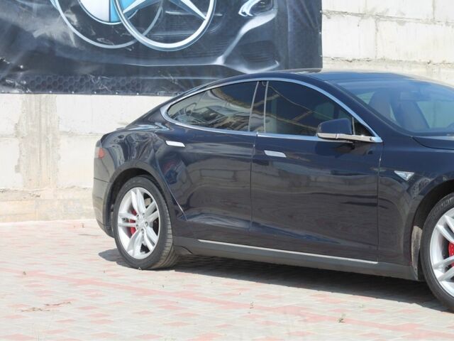 Синій Тесла Модель С, об'ємом двигуна 0 л та пробігом 100 тис. км за 15000 $, фото 7 на Automoto.ua