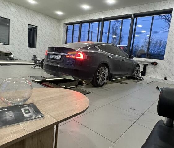 Синий Тесла Модель С, объемом двигателя 0 л и пробегом 294 тыс. км за 13200 $, фото 2 на Automoto.ua