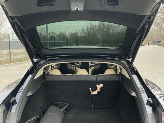 Синій Тесла Модель С, об'ємом двигуна 0 л та пробігом 148 тис. км за 11800 $, фото 8 на Automoto.ua