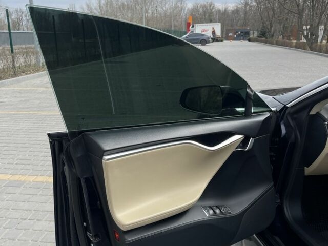 Синій Тесла Модель С, об'ємом двигуна 0 л та пробігом 148 тис. км за 11800 $, фото 18 на Automoto.ua