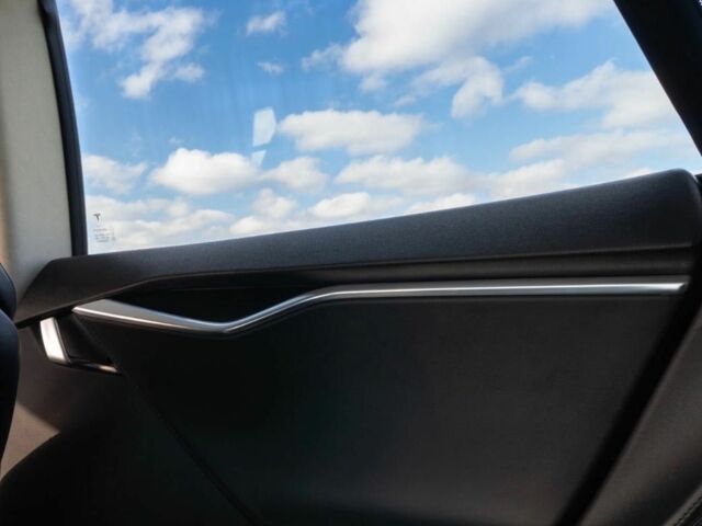 Тесла Модель С 2014 в Киеве на Automoto.ua Синий Тесла Модель С, объемом двигателя 0 л и пробегом 140 тыс. км за 8000 $, фото 18 на Automoto.ua