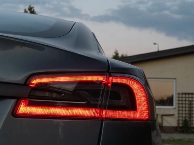 Тесла Модель С 2014 в Киеве на Automoto.ua Синий Тесла Модель С, объемом двигателя 0 л и пробегом 140 тыс. км за 8000 $, фото 3 на Automoto.ua