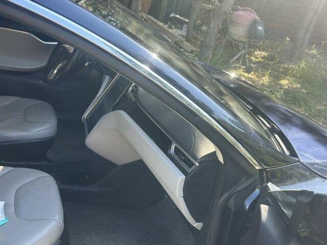 Синий Тесла Модель С, объемом двигателя 0 л и пробегом 220 тыс. км за 12000 $, фото 5 на Automoto.ua