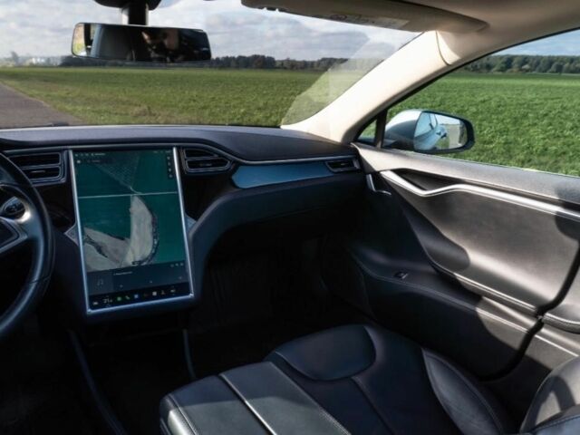 Тесла Модель С 2014 в Киеве на Automoto.ua Синий Тесла Модель С, объемом двигателя 0 л и пробегом 140 тыс. км за 8000 $, фото 8 на Automoto.ua