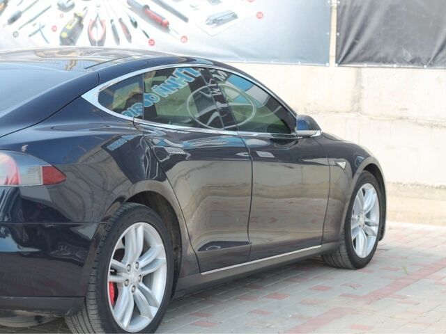 Синій Тесла Модель С, об'ємом двигуна 0 л та пробігом 100 тис. км за 15000 $, фото 12 на Automoto.ua