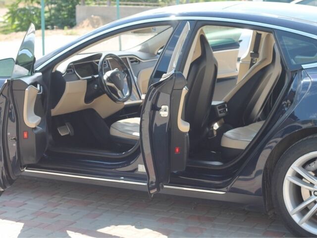 Синій Тесла Модель С, об'ємом двигуна 0 л та пробігом 100 тис. км за 15000 $, фото 18 на Automoto.ua