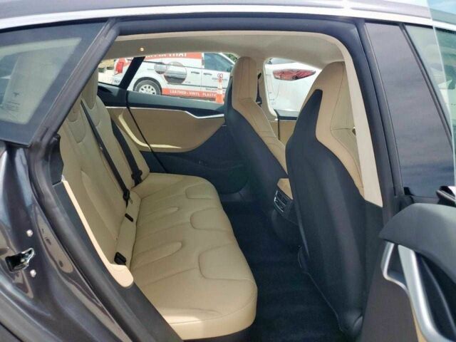 Синий Тесла Модель С, объемом двигателя 0 л и пробегом 18 тыс. км за 3150 $, фото 9 на Automoto.ua