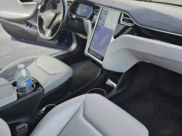 Синий Тесла Модель С, объемом двигателя 0 л и пробегом 74 тыс. км за 9500 $, фото 9 на Automoto.ua