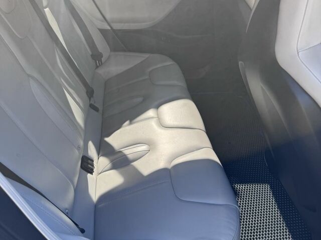 Синий Тесла Модель С, объемом двигателя 0 л и пробегом 98 тыс. км за 18000 $, фото 4 на Automoto.ua