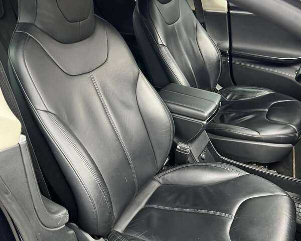 Синій Тесла Модель С, об'ємом двигуна 0 л та пробігом 93 тис. км за 32000 $, фото 18 на Automoto.ua