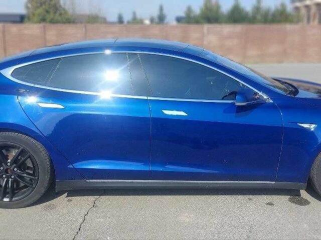 Синий Тесла Модель С, объемом двигателя 0 л и пробегом 282 тыс. км за 13500 $, фото 3 на Automoto.ua
