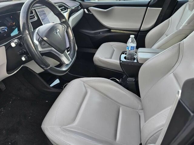 Синий Тесла Модель С, объемом двигателя 0 л и пробегом 74 тыс. км за 9500 $, фото 10 на Automoto.ua