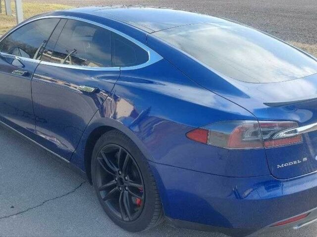 Синий Тесла Модель С, объемом двигателя 0 л и пробегом 282 тыс. км за 15000 $, фото 2 на Automoto.ua