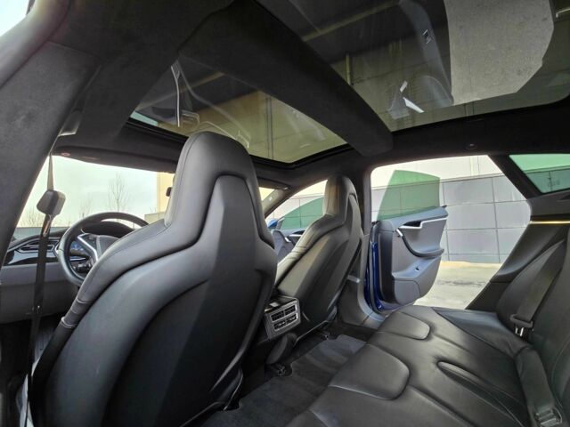 Синий Тесла Модель С, объемом двигателя 0 л и пробегом 87 тыс. км за 20200 $, фото 18 на Automoto.ua