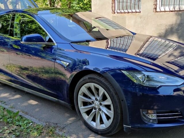 Синий Тесла Модель С, объемом двигателя 0 л и пробегом 125 тыс. км за 17000 $, фото 2 на Automoto.ua