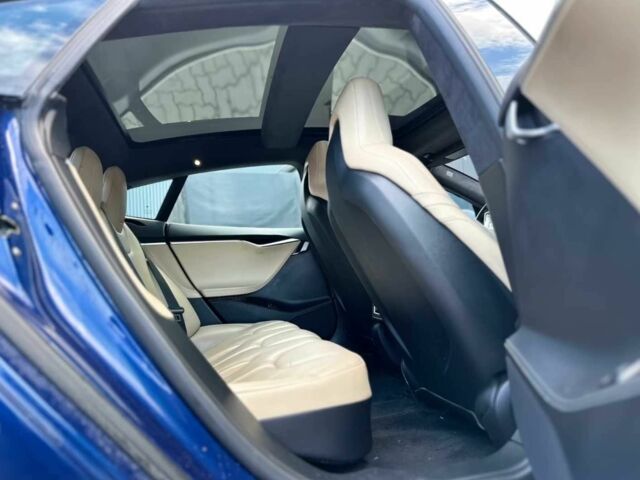 Синий Тесла Модель С, объемом двигателя 0 л и пробегом 180 тыс. км за 9800 $, фото 10 на Automoto.ua