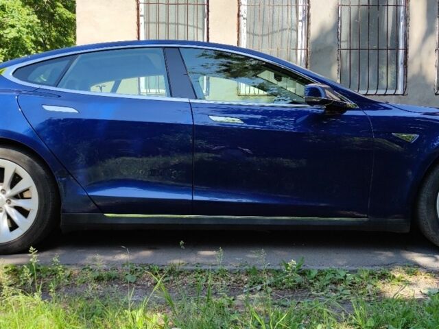 Синий Тесла Модель С, объемом двигателя 0 л и пробегом 125 тыс. км за 17500 $, фото 3 на Automoto.ua