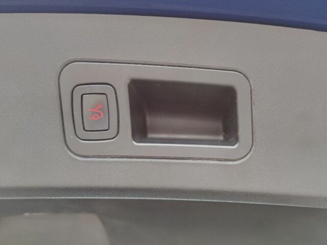 Синий Тесла Модель С, объемом двигателя 0 л и пробегом 125 тыс. км за 17000 $, фото 16 на Automoto.ua