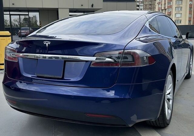 Синий Тесла Модель С, объемом двигателя 0 л и пробегом 201 тыс. км за 21500 $, фото 6 на Automoto.ua
