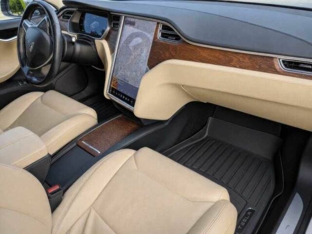Синий Тесла Модель С, объемом двигателя 0 л и пробегом 45 тыс. км за 7302 $, фото 10 на Automoto.ua
