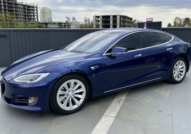 Синий Тесла Модель С, объемом двигателя 0 л и пробегом 201 тыс. км за 21500 $, фото 2 на Automoto.ua