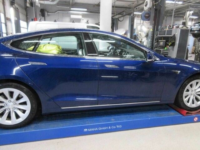 Синий Тесла Модель С, объемом двигателя 0 л и пробегом 160 тыс. км за 13700 $, фото 4 на Automoto.ua