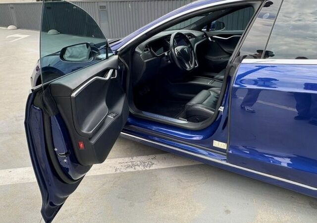 Синий Тесла Модель С, объемом двигателя 0 л и пробегом 201 тыс. км за 21500 $, фото 7 на Automoto.ua