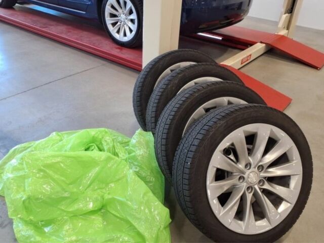 Синій Тесла Модель С, об'ємом двигуна 0 л та пробігом 142 тис. км за 17700 $, фото 4 на Automoto.ua