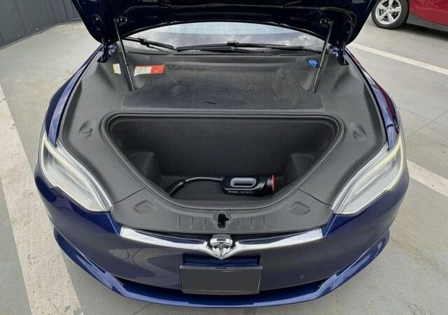 Синий Тесла Модель С, объемом двигателя 0 л и пробегом 201 тыс. км за 21500 $, фото 13 на Automoto.ua