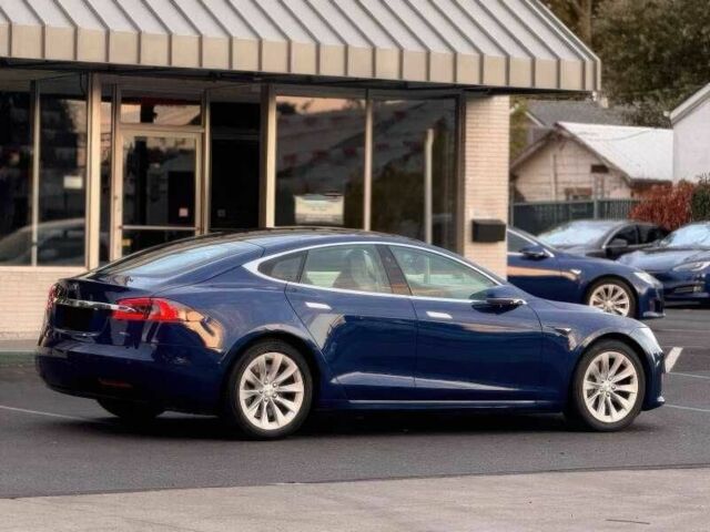 Синий Тесла Модель С, объемом двигателя 0 л и пробегом 88 тыс. км за 9000 $, фото 6 на Automoto.ua