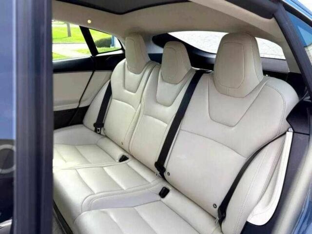 Синий Тесла Модель С, объемом двигателя 0 л и пробегом 25 тыс. км за 7500 $, фото 13 на Automoto.ua