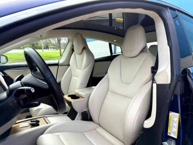 Синий Тесла Модель С, объемом двигателя 0 л и пробегом 25 тыс. км за 10300 $, фото 6 на Automoto.ua