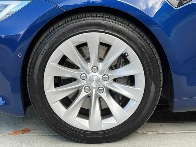 Синий Тесла Модель С, объемом двигателя 0 л и пробегом 48 тыс. км за 10000 $, фото 10 на Automoto.ua