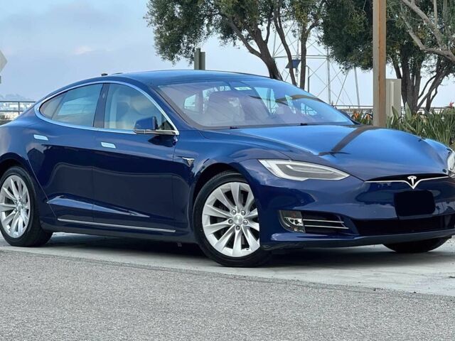Синій Тесла Модель С, об'ємом двигуна 0 л та пробігом 48 тис. км за 10000 $, фото 2 на Automoto.ua