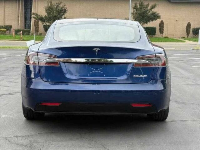 Синій Тесла Модель С, об'ємом двигуна 0 л та пробігом 45 тис. км за 11150 $, фото 5 на Automoto.ua