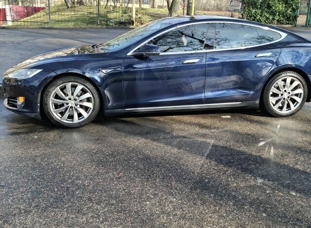 Синій Тесла Модель С, об'ємом двигуна 0 л та пробігом 333 тис. км за 14500 $, фото 1 на Automoto.ua