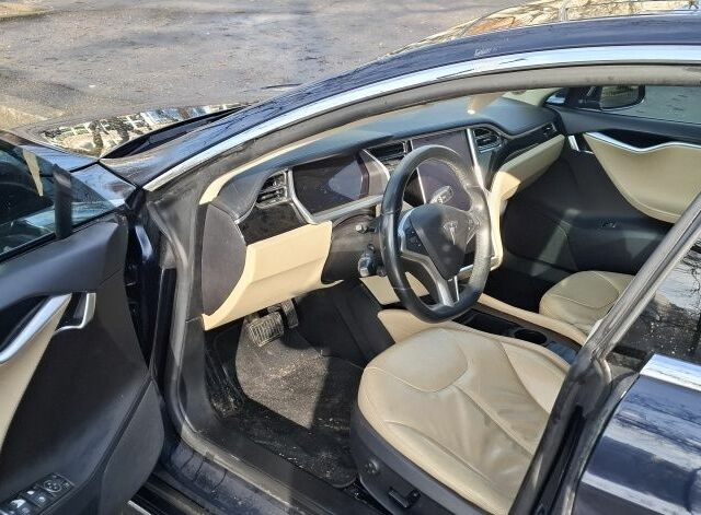 Синій Тесла Модель С, об'ємом двигуна 0 л та пробігом 333 тис. км за 14500 $, фото 6 на Automoto.ua