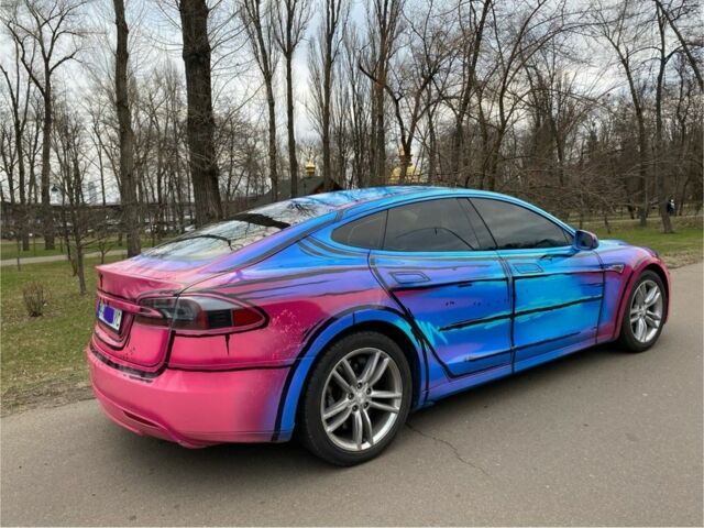 Синий Тесла Модель С, объемом двигателя 0 л и пробегом 250 тыс. км за 11999 $, фото 1 на Automoto.ua