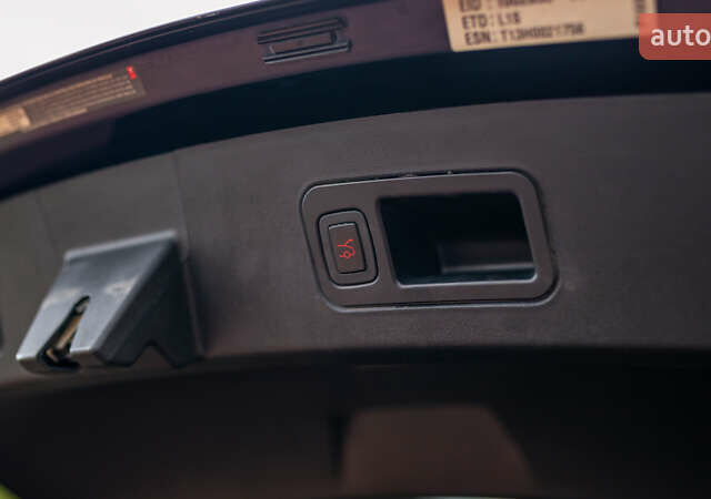 Синий Тесла Модель С, объемом двигателя 0 л и пробегом 180 тыс. км за 12000 $, фото 20 на Automoto.ua