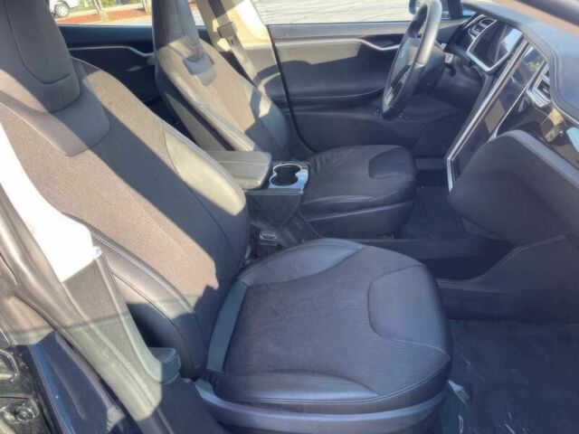 Синий Тесла Модель С, объемом двигателя 0 л и пробегом 80 тыс. км за 6000 $, фото 7 на Automoto.ua